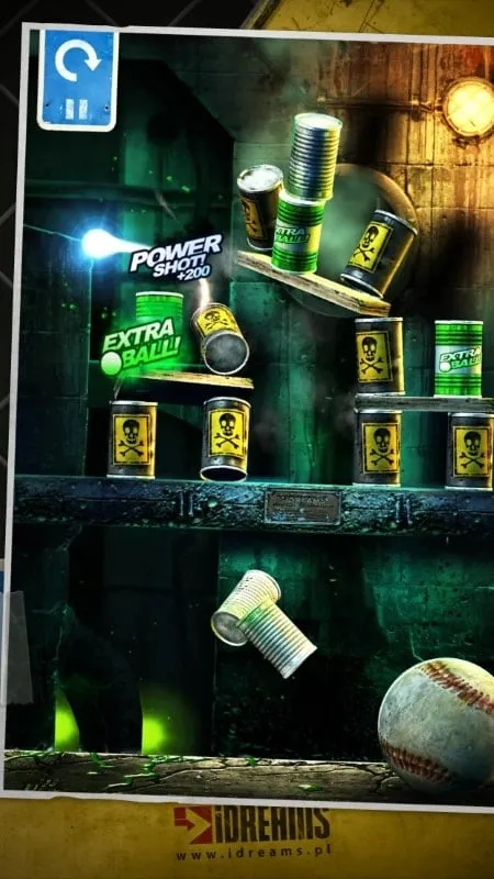 Variedade de latas e obstáculos no jogo Can Knockdown 3.