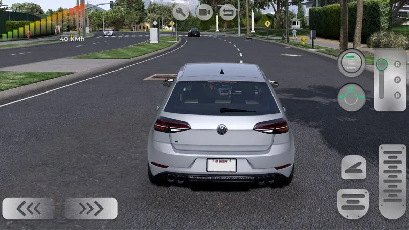 Gameplay menampilkan berbagai mobil di Golf R Master Driver School.