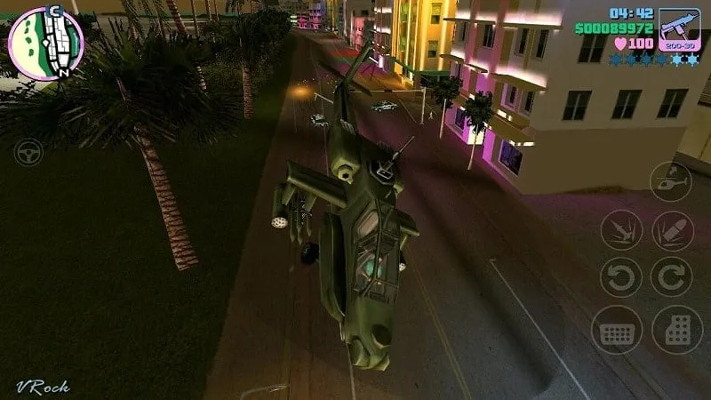 Tommy Vercetti em uma perseguição de carro no GTA Vice City.